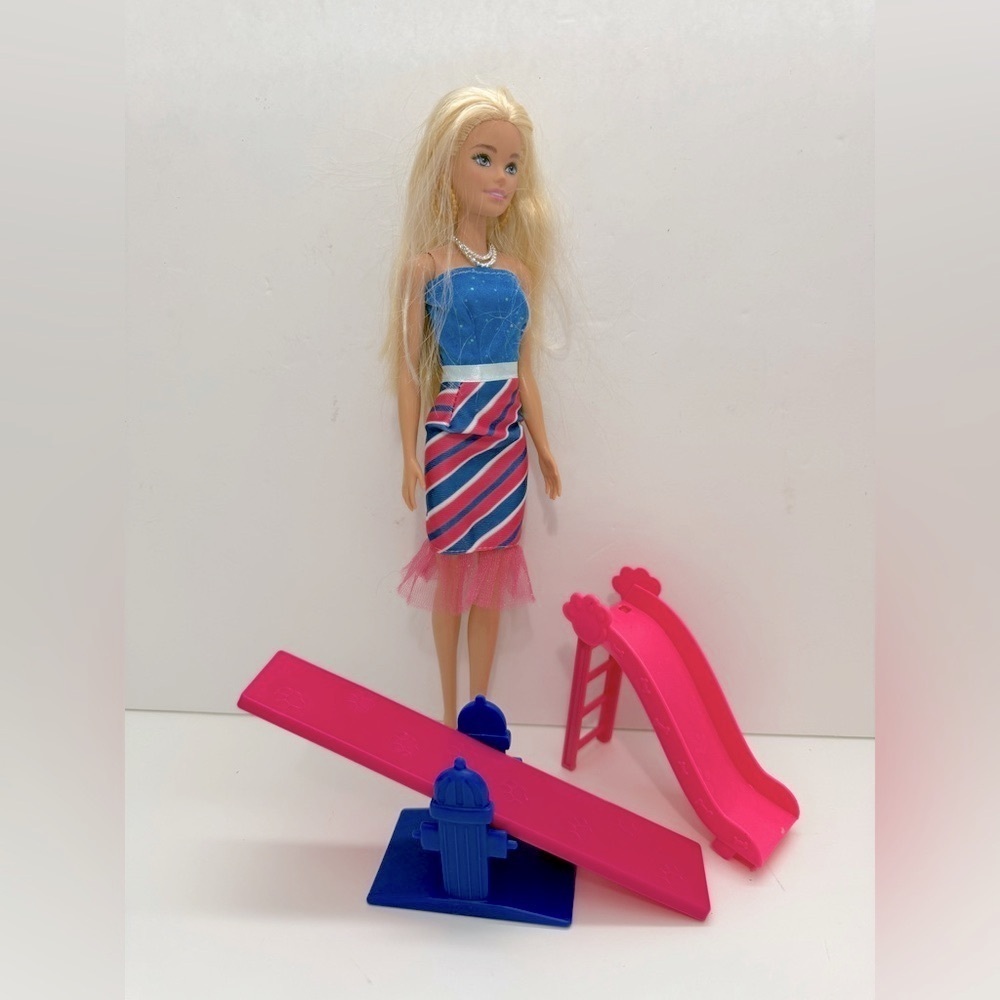 Assorted Barbie Bundle - Picture 10 of 13